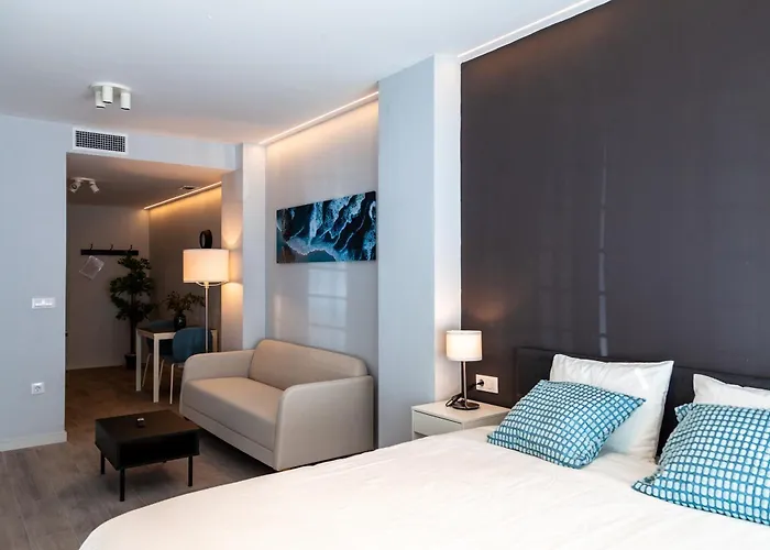 Mediterraneo ゲストハウス 4*